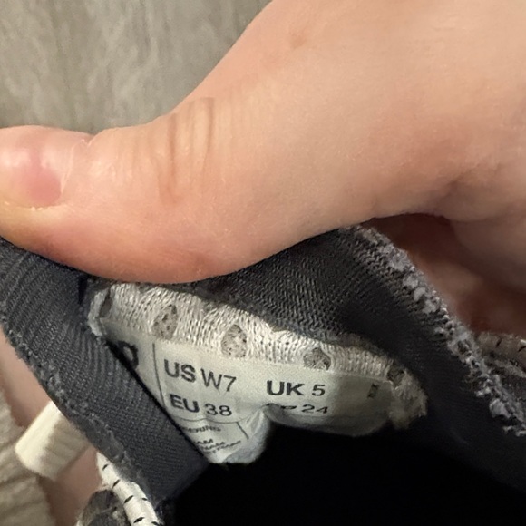 ON cloud runners - Picture 2 of 3